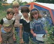 F&uuml;nf Freunde mit Schmetterling (als Retter in der Not)