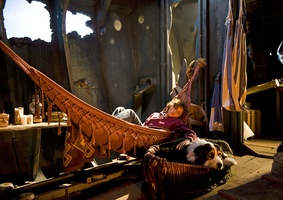 George (Valeria Eisenbart) in ihrem Geheimversteck, dem alten Schiffswrack
� 2011 Constantin Film Verleih GmbH