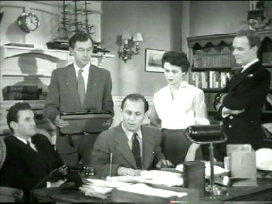 Film-Bildschirmfoto: W�hrenddessen will Quentin die Insel verkaufen und den Kaufvertrag unterschreiben