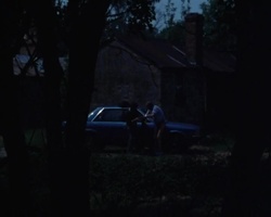 Standbild: St&auml;fling beim Umziehen am Fahhrzeug