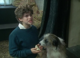 Standbild: George f&uuml;ttert Timmy