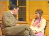 Standbild: Anne im Gespr&auml;ch mit Mr Roland