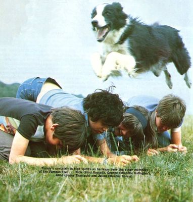 Bild: Timmy springt �ber die Kinder